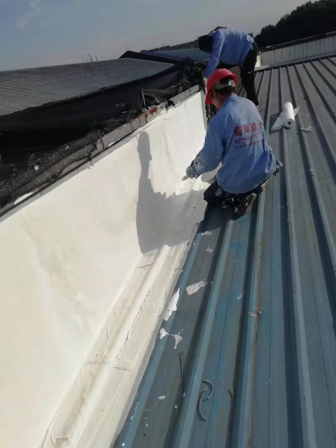 成都市雙流區(qū)工廠彩鋼瓦屋頂防水補漏與廠房漏水維修綜合解決方案